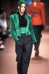 2_michel-klein-fw-1992-1_html.thumb.JPEG.ba23193cefb419fdfe3603d8d7b02131.JPEG