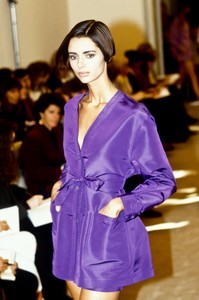 2_prada-ss-1991-3_html.thumb.JPEG.0639421e75a34b8e4a4dae9caffdb625.JPEG