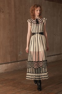 30-Red-Valentino-Pre-Fall-18.thumb.jpg.f357404f47e20e05446f57980d2c6750.jpg