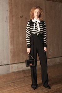 35-Red-Valentino-Pre-Fall-18.thumb.jpg.dfc907e3d027c1d24f24bbe2c6817021.jpg