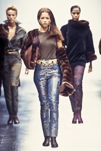 3_gianfranco-ferre-fw-1993-4_html.thumb.JPEG.301ce8a6e666de28892c144fbac258c5.JPEG