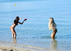 46741993_hqcelebcorner-21.jpg