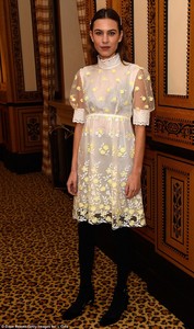 4743A0E600000578-0-Leading_lady_Alexa_Chung_displayed_her_naturally_fashionable_fla-m-51_1513118296660.jpg