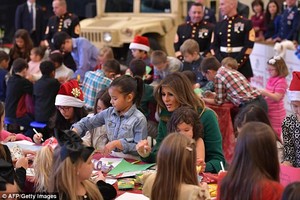 474CACAE00000578-5176441-Dozens_of_military_kids_were_seated_at_the_craft_tables_that_wer-a-17_1513203151378.jpg