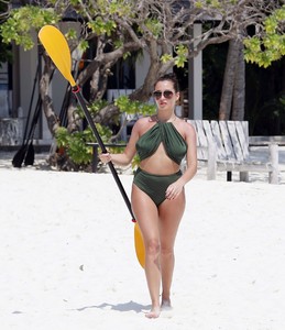 49622675_hqcelebcorner_959201_001.jpg