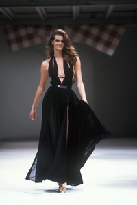 4_azzedine-alaia-ss-1991-5_html.thumb.JPEG.d54df54cff4264d46976b38cc73274f6.JPEG