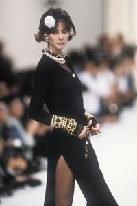 4_chanel-fw-1991-5_html.thumb.JPEG.81e96bb3dbf412d3027275daab235391.JPEG