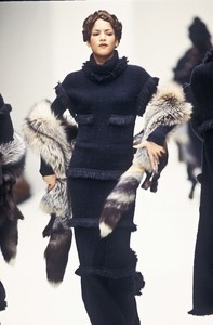 4_fendi-fw-1993-5_html.thumb.JPEG.5fb7ec4d3954a29c7803d96120d8177b.JPEG