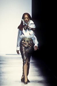 4_gianfranco-ferre-fw-1993-5_html.thumb.JPEG.7269e326bf124758482b1fa1af9e3a60.JPEG