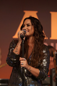 51266113_demi-lovato-10.jpg