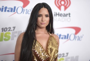 58272817_demi-lovato-50.jpg