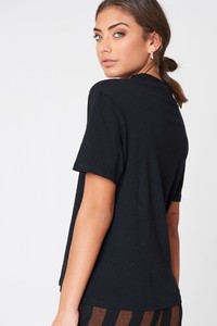 58934081_nakd_deep_v-cut_out_tee_1100-000322-0002_02b-1.thumb.jpg.e00b6fe750bc138782471904d47853d3.jpg