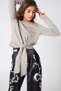 58934158_nakd_bottom_tie_knitted_sweater_1100-000328-0295_01a-1.thumb.jpg.a5613ac08f5a70883e4ae6d47e57b49b.jpg