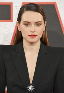 59144878_daisy-ridley-02.jpg