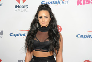 59184566_demi-lovato-103-5-kiss-fm-jingle-ball-2017-f_lwm-tgctyx.jpg