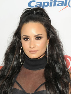 59184567_demi-lovato-103-5-kiss-fm-jingle-ball-2017-evtbnatvykex.jpg