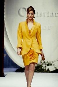 5_christian-dior-hc-ss-1992-6_html.thumb.JPEG.af875e5d410005515e444f16e741a227.JPEG