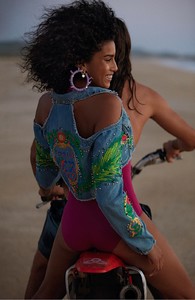 5a21a8e6a8e9c_PorterMagazineWinterEscpae242017024.thumb.jpg.c01e3f9195f92d589997f5e3e97c978c.jpg