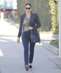Emmy-Rossum - Out-shopping-in-Beverly-Hills--06.jpg
