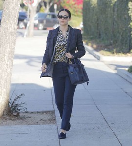 Emmy-Rossum - Out-shopping-in-Beverly-Hills--07.jpg