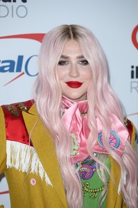     kesha021217BZNimage1.jpg