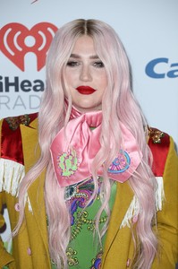     kesha021217BZNimage5.jpg