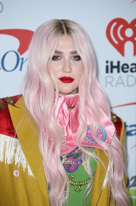     kesha021217BZNimage6.jpg