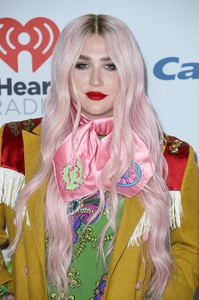     kesha021217BZNimage8.jpg