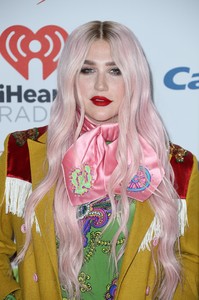     kesha021217BZNimage9.jpg