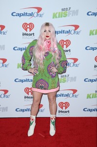     kesha021217BZNimage13.jpg