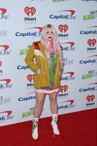     kesha021217BZNimage14.jpg