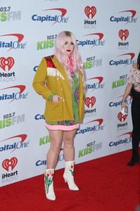     kesha021217BZNimage15.jpg