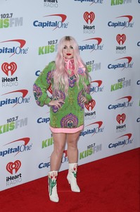     kesha021217BZNimage16.jpg