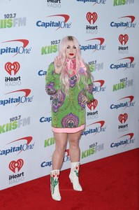     kesha021217BZNimage17.jpg