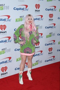     kesha021217BZNimage18.jpg