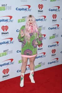     kesha021217BZNimage19.jpg