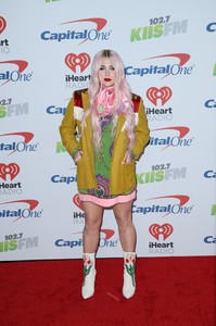     kesha021217BZNimage23.jpg