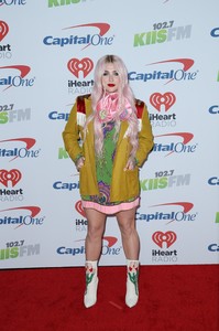     kesha021217BZNimage24.jpg