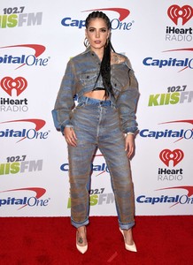     halsey021217BZNimage25.jpg