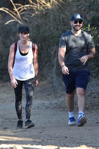 Ashley-Greene --Out-for-a-hike-in-Los-Angeles--05.jpg