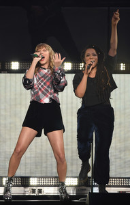    tswift031217BZNimage3.jpg