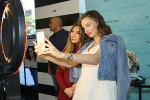 5a24a3764115b_MirandaKerrHOLDMirandaKerrBeautyEvent6v4vtwC3rPlx.thumb.jpg.19586711ced4177067bd16b1f4ef44ac.jpg