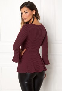 chiara-forthi-donata-rib-peplum-topp-vinröd.jpg