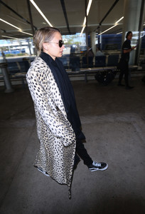 Nicole+Richie+Nicole+Richie+Takes+Flight+LAX+apbjg9Z9S2Ex.jpg