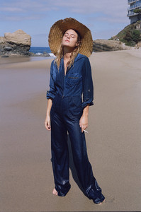 5a271dfd22c29_CamilleRowe_JasonLeeParry(2).thumb.jpg.372a84f91e3dd39569efa51f0b651c83.jpg