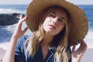 5a271e456f903_CamilleRowe_JasonLeeParry(5).thumb.jpg.5a62ba231446ef0cfbd7416c1d809890.jpg