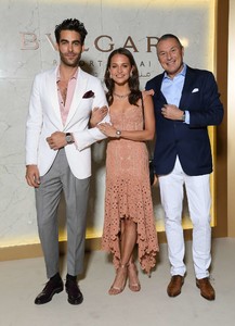 5a27c908ef47b_Alicia-Vikander-Grand-Opening-of-Bulgari-Dubai-Resort--02.thumb.jpg.b72eef4101d141906f61154ba6672d63.jpg