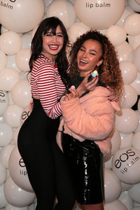 Ella+Eyre+EOS+Lip+Balm+Winter+Lips+Party+Photocall+VmVYPaZccZ9x.jpg