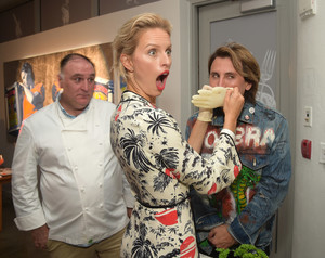 Karolina+Kurkova+FOOD+MEETS+ART+Hosted+Jose+JR_3rU_H-2rx.jpg