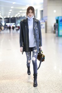      hes111217BZNimage1.jpg